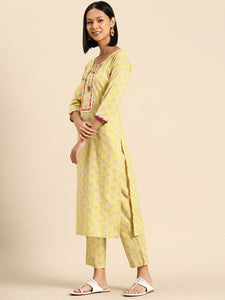 Kurta Pyajama with gota work in Yellow Print