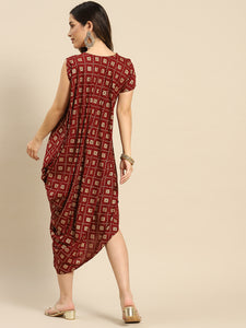 One side cowl asymettric dress with side in Maroon